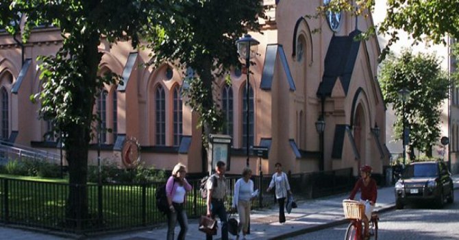 Avrupa'nın en büyük kilisesinden 25 bin kişi ayrıldı