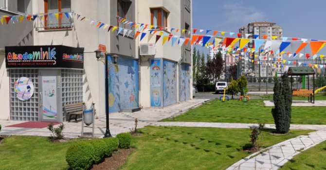 Kreş çocukları Kabe Maketi etrafında dönerse (video)