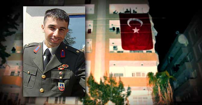 Jandarma Yüzbaşı Yarasını saklayıp birliğinin başında şehit düştü