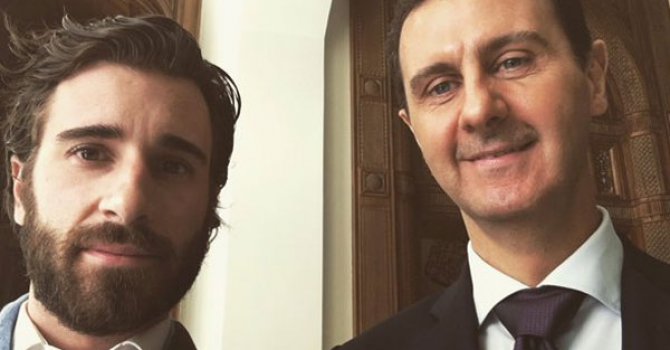 Esed'le selfie çektirdi, tepki topladı