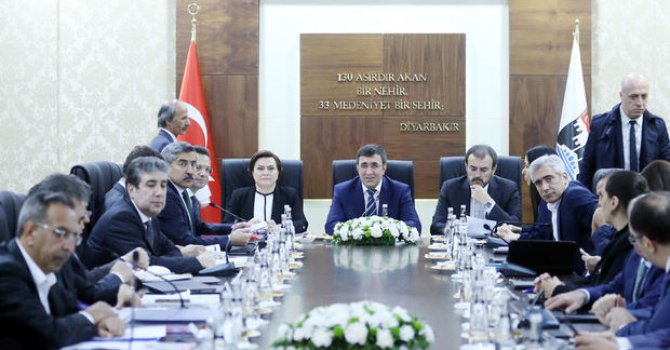 Bakan Yılmaz, Sarı ve Ünal Diyarbakır'da