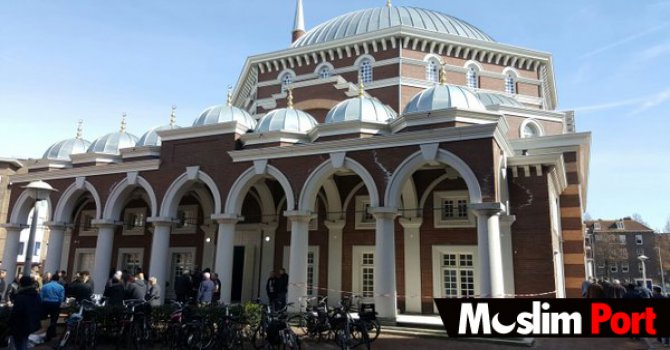 Hollanda'nın Ayasofya'sı ibadete açıldı