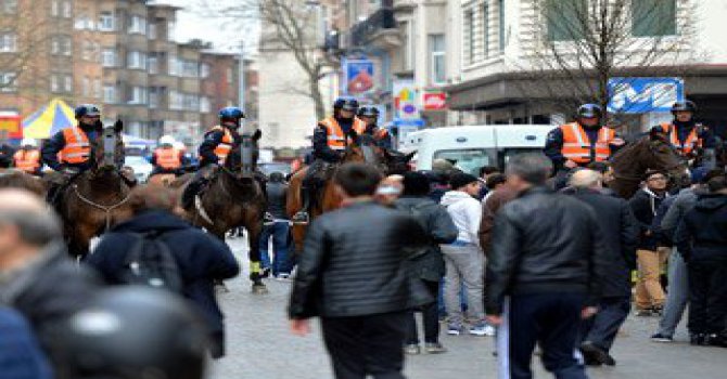 Brüksel'de aşırı sağcı ve ırkçılık karşıtları protestosu