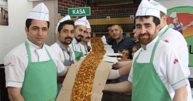 33 metrelik lahmacunla Guinness'e başvuru
