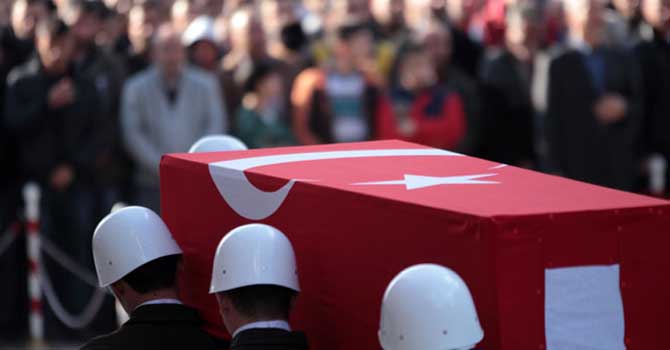 Şehit cenazesinde protokol gerginliği