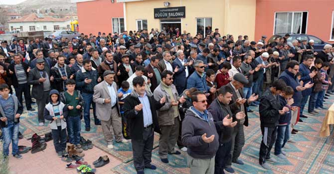 Türkiye'nin en kurak beldesinde köylüler yağmur duasına çıktı