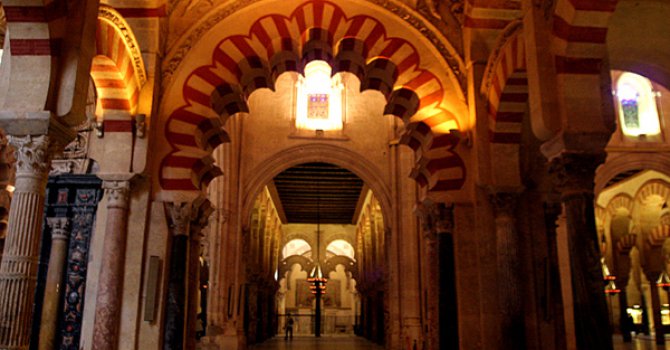 Fransa’da camiye para cezası