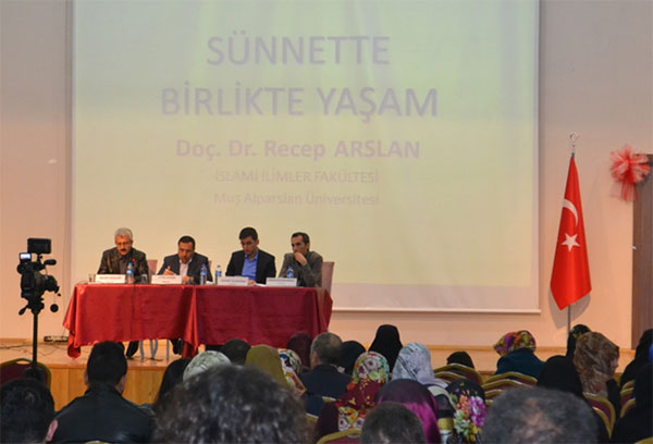Muş’ta “Kur’an ve Sünette toplumsal barış ve birlikte yaşam” paneli