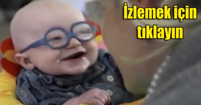 Annesini ilk kez gören bebeğin mutluluğu (video)