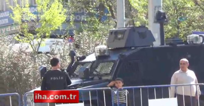 Boyacı çocuktan duygulandıran duruş! (video)