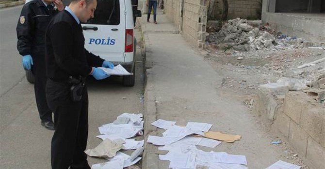 Kimlik bilgileri şimdi de sokaklarda...