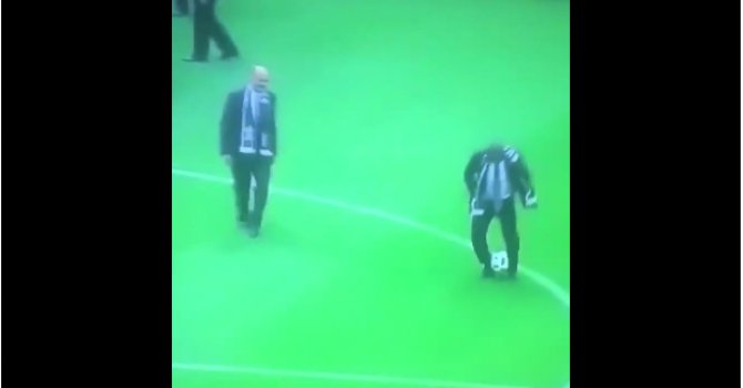 Başbakan'dan şık hareketler (video)