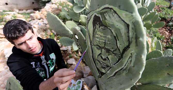 Filistin halkının sabrını kaktüslere çizdi