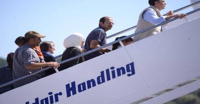 Papa 12 Müslümanı Roma'ya götürdü.