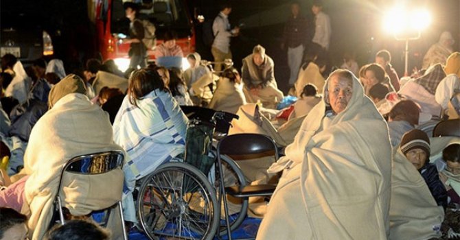 Japonya'da 24 saatte 400'ün üzerinde deprem