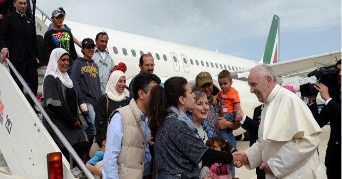 Papa mültecilerden af diledi