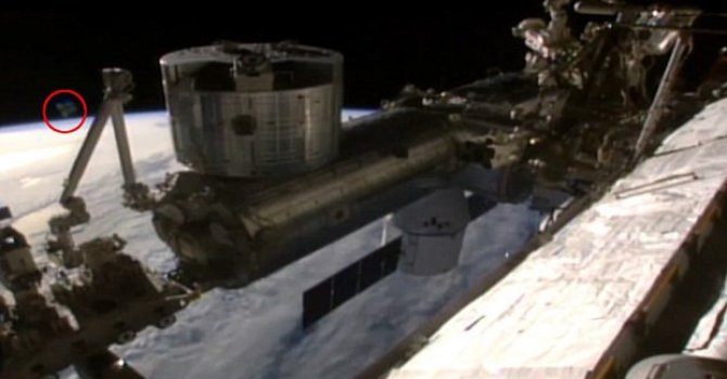 NASA'nın canlı yayınında UFO mu göründü?