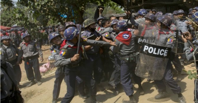 Müslümanlara rastgele para cezası