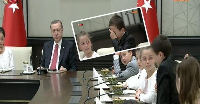 O soru minik öğrenciyi gözyaşlarına boğdu (video)