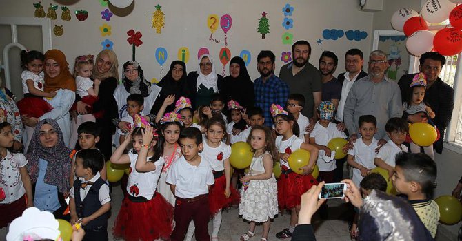 Suriyeli çocuklara moral etkinliği