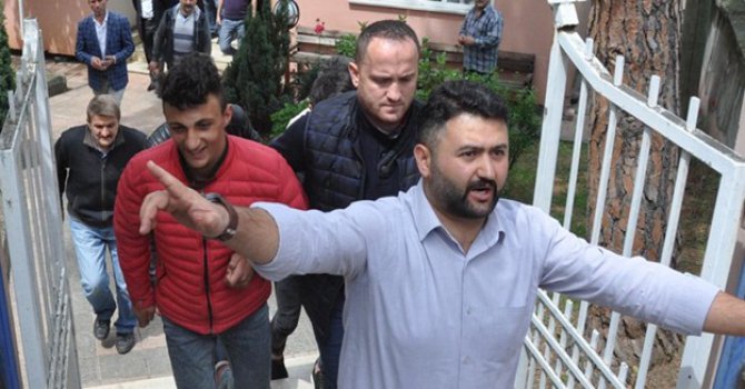 Hakeme yumruk atan saldırgan serbest bırakıldı
