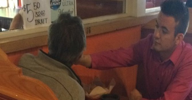 Sosyal Medya bu "iyilik dolu adamı" konuşuyor