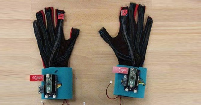 Konuşan eldiven ürettiler