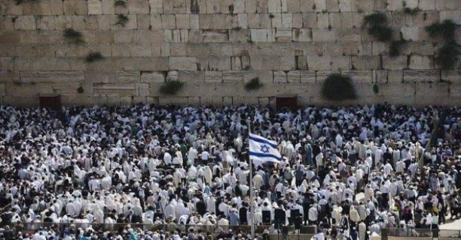 Binlerce İşgalci Mescid-i Aksa'ya hücum etti!