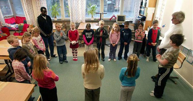 İsveç ilkokullarında dine dönüş