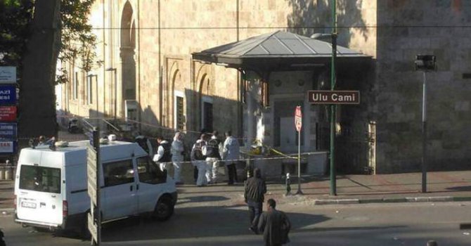 Bombayı otobüsle getirmiş.