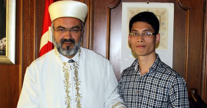 Vietnamlı ateist genç böyle Müslüman oldu