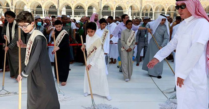 Öğrenciler Kabe'yi temizleme projesine katıldı