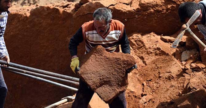 Ekmeğini 30 yıldır "taş"tan çıkartıyor