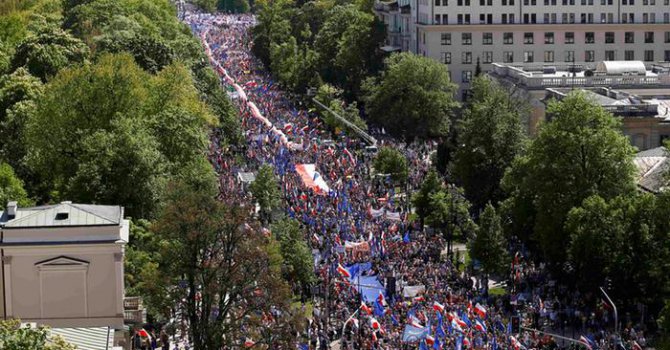 Polonya’da hükümet karşıtları sokaklarda
