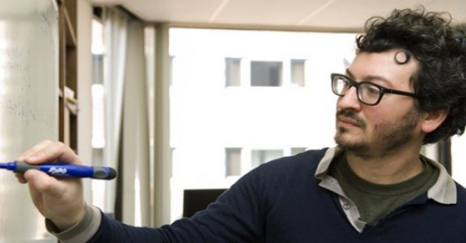 Ödüllü Matematikçi'yi Arap sanıp uçaktan indirdiler!