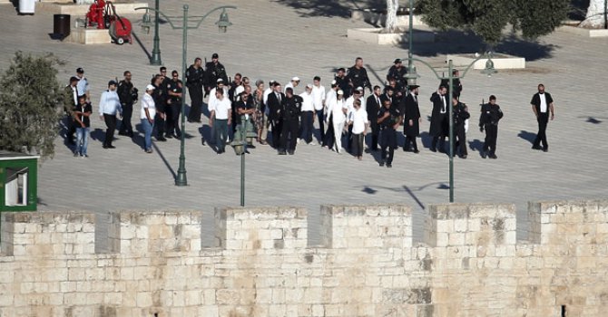 90 Yahudi Mescid-i Aksa avlusuna girdi