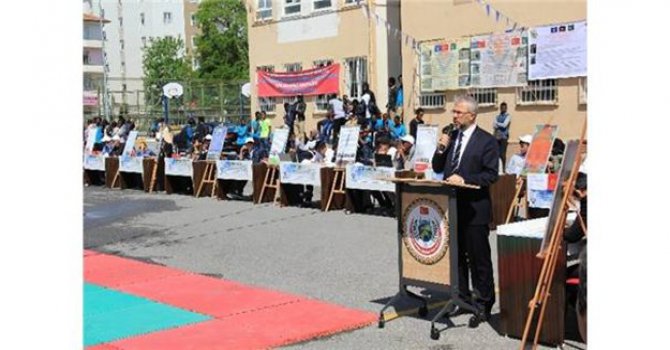 İmam Hatip'liler TÜBİTAK bilim sergisi açtı