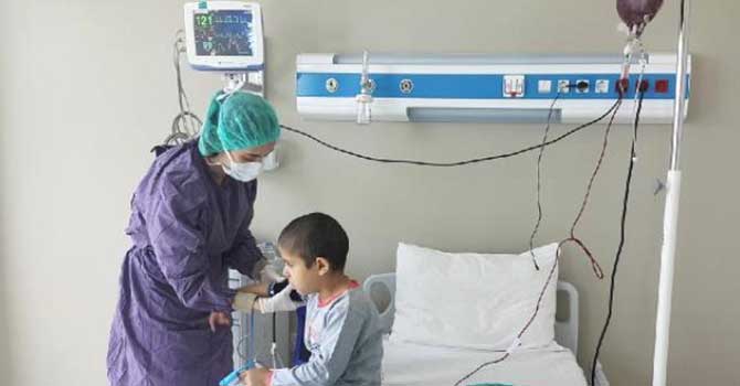 Çocuk hastalara kök hücre nakli başladı