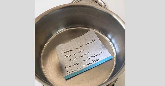 Sefer tasına bırakılan not duygulandırdı