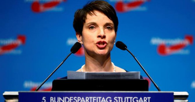 Müslüman Düşmanı partinin başkanı, Müslümanların davetini kabul etti