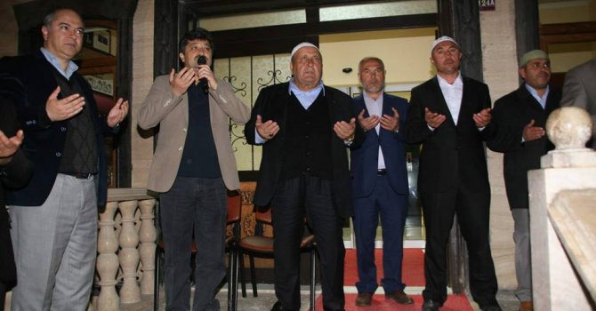 Kur'an kursu hocalarını umreye gönderdi