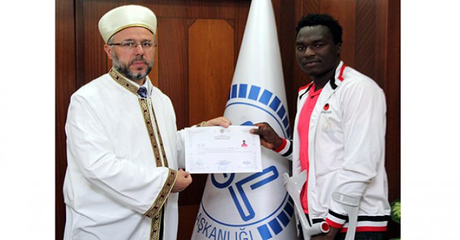 Kenyalı engelli sporcu müslüman oldu