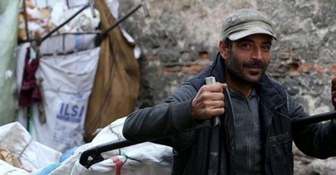 5 dil bilen Suriyeli kağıt toplayıcısına iş teklifi yağıyor