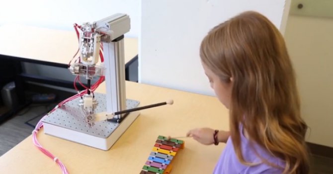 Hareketleri taklit eden robot üretildi