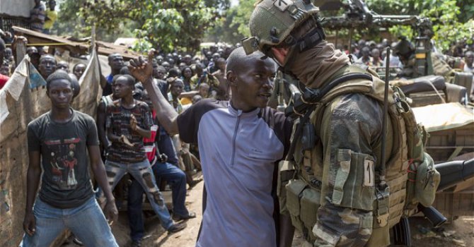 Fransız askerleri Orta Afrika'dan çekiliyor