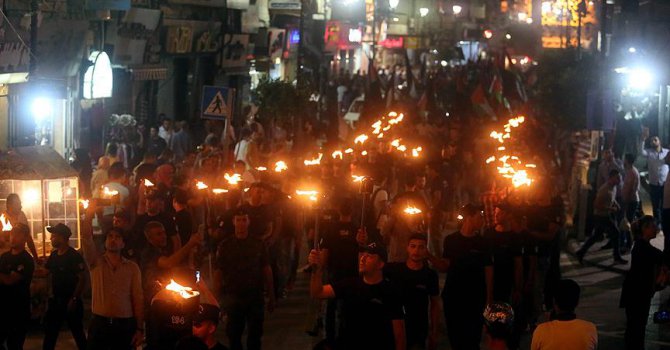 Ramallah'ta Nekbe'nin 68.yılı dolayısıyla meşaleli yürüyüş düzenlendi