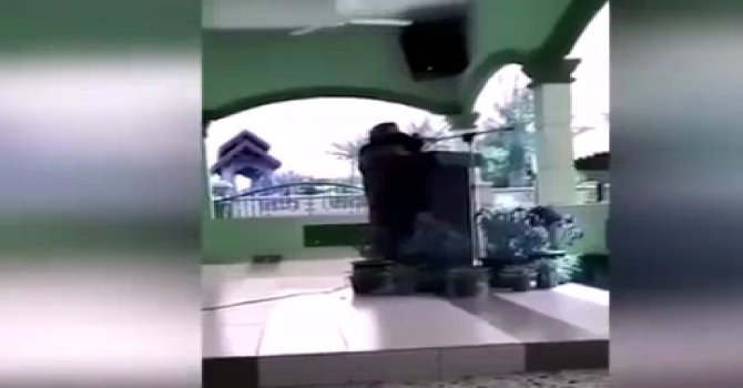 Son Nefesinde Kur'an-ı Kerim Okuyordu! (Video)