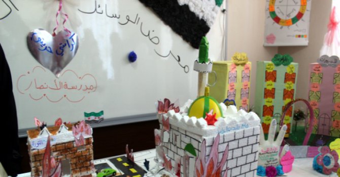 Suriyeli öğrenciler savaşı çizdi