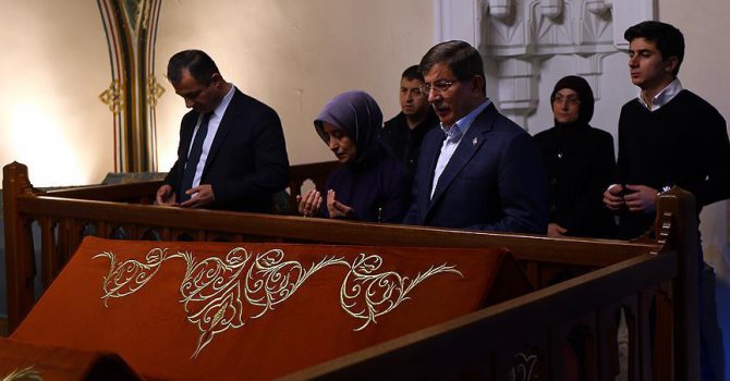 Davutoğlu sabah namazını Hacı Bayram-ı Veli Cami'nde kıldı