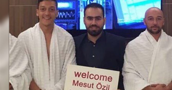 Mesut Özil umreye gitti